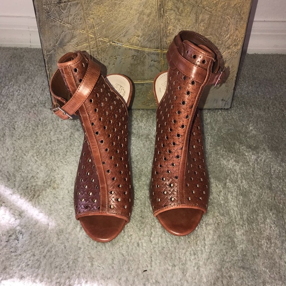 Vince Camuto women’s shoes size 7 - Picture 3 of 3